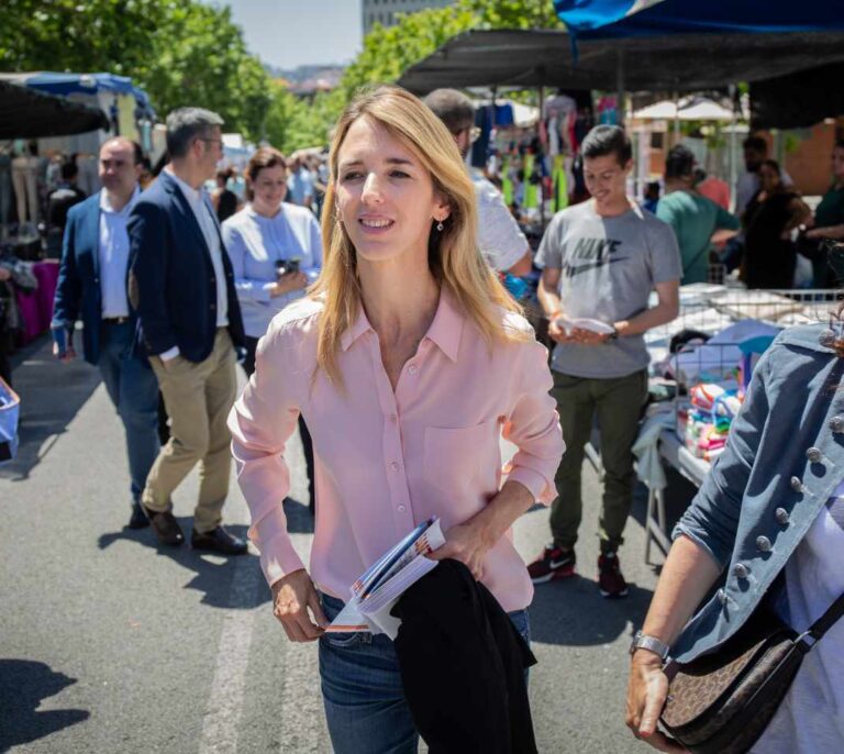 Bildu llama a tomar la calle contra el acto de Álvarez de Toledo, Díez y Savater por la Constitución