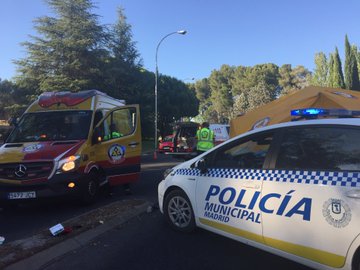 Muere un motorista en Madrid tras chocar con un semáforo