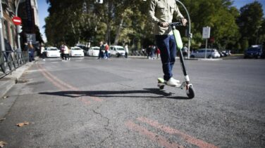 Madrid autoriza la vuelta de los patinetes a las calles y será obligatorio el uso de guantes