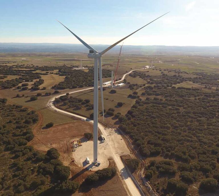 La producción eléctrica de energía renovable en España cae un 15% respecto a 2021