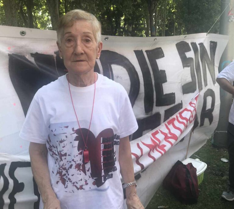 Sanidad da largas a los afectados de iDental por la falta de Gobierno