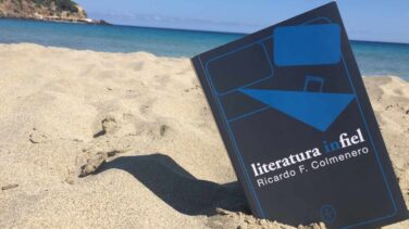 Ricardo F. Colmenero: "Quería llamar a mi libro 'Lapidando a la abuela' pero nadie lo terminaba de ver"