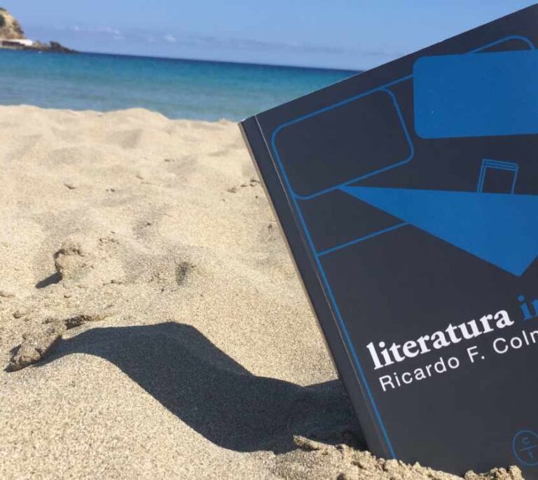 Ricardo F. Colmenero: "Quería llamar a mi libro 'Lapidando a la abuela' pero nadie lo terminaba de ver"