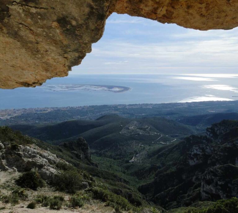 Cierran accesos a la Serra de Montsià y Serra de Cardó (Tarragona) por riesgo de incendio