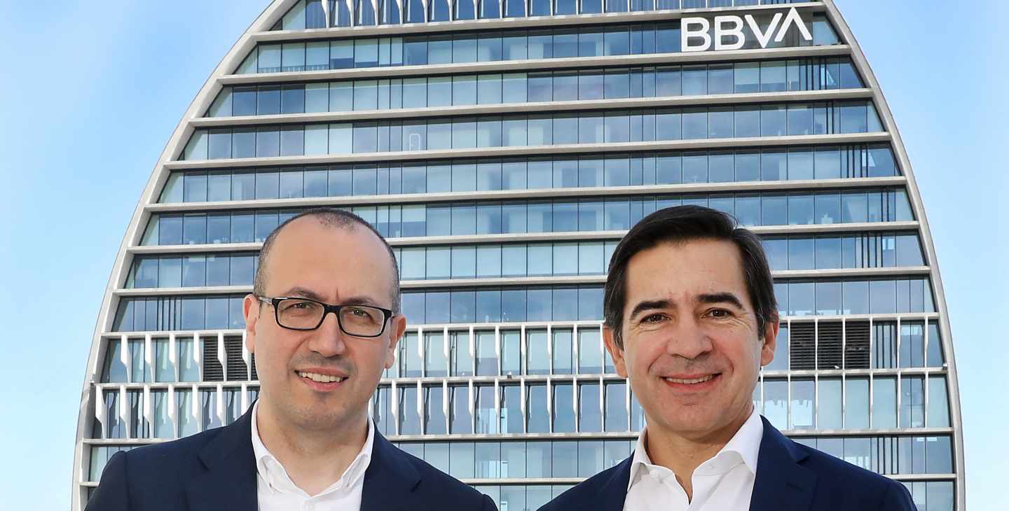 El consejero delegado y el presidente del BBVA, Onur Genç y Carlos Torres, respectivamente.