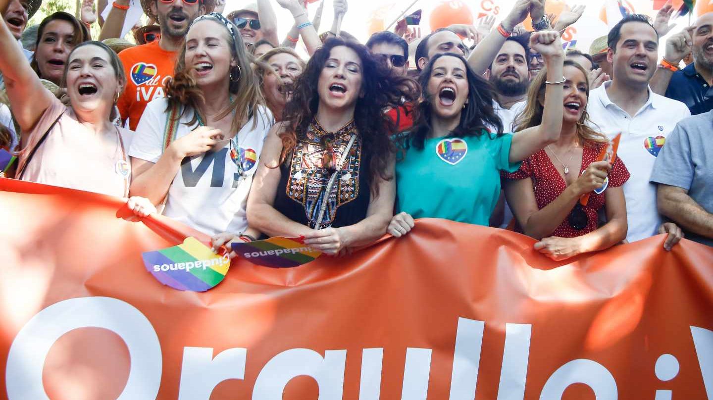 Dirigentes de Ciudadanos en la Marcha del Orgullo.