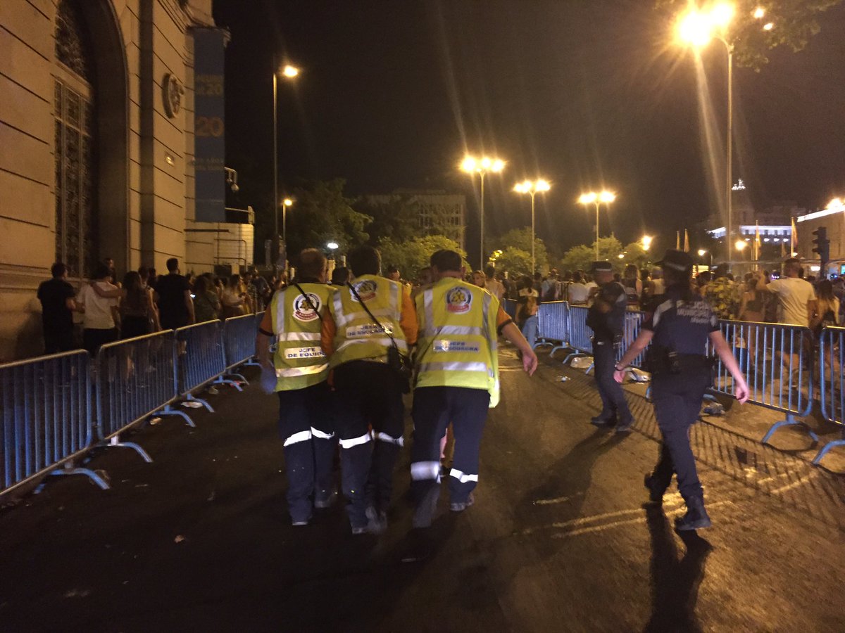 Varios heridos al caer desde una carroza de la marcha del Orgullo en Madrid