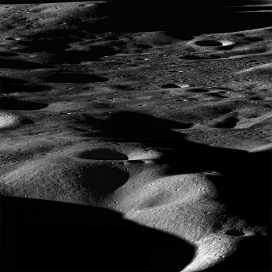 Montañas de la luna fotografiadas en noviembre de 2009 | NASA