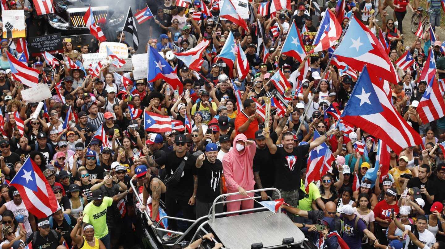 Miles celebran en San Juan la esperada renuncia del gobernador Rosselló.