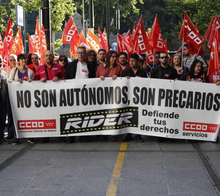 Golpe a Deliveroo: la justicia declara que más de 500 'riders' son falsos autónomos