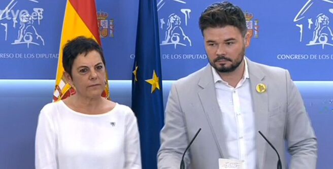 Mertxe Aizpurúa y Gabriel Rufián, en el Congreso.