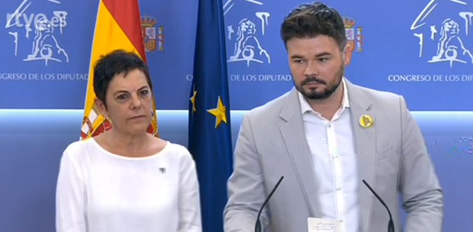 Mertxe Aizpurúa y Gabriel Rufián, en el Congreso.