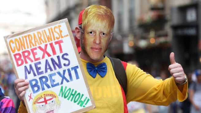 Un manifestante con la careta de Boris Johnson n manifestante con la careta de Boris Johnson en una protesta en Londres.