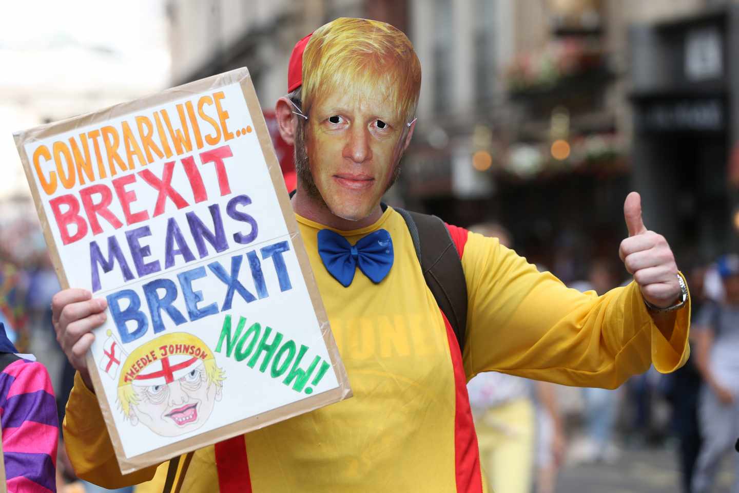 n manifestante con la careta de Boris Johnson en una protesta en Londres.