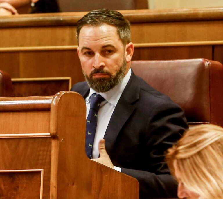 Sánchez se dirige a Rivera en su réplica a Abascal: "¿Lo escucha? Es la ultraderecha"