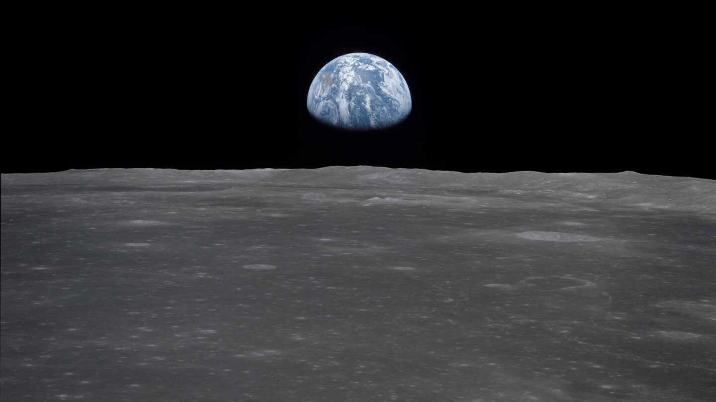 La Luna y la Tierra fotografiados desde el Apolo 11 en julio de 1969 | NASA