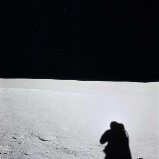 El horizonte de la luna fotografiado durante la misión Apolo 14 en febrero de 1971 | NASA