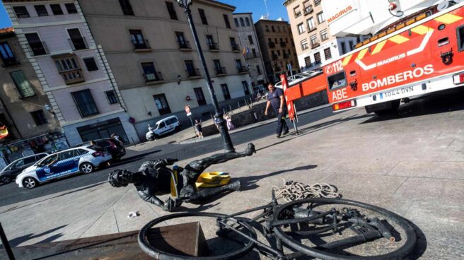 La estatua vandalizada de Bahamontes en Toledo.