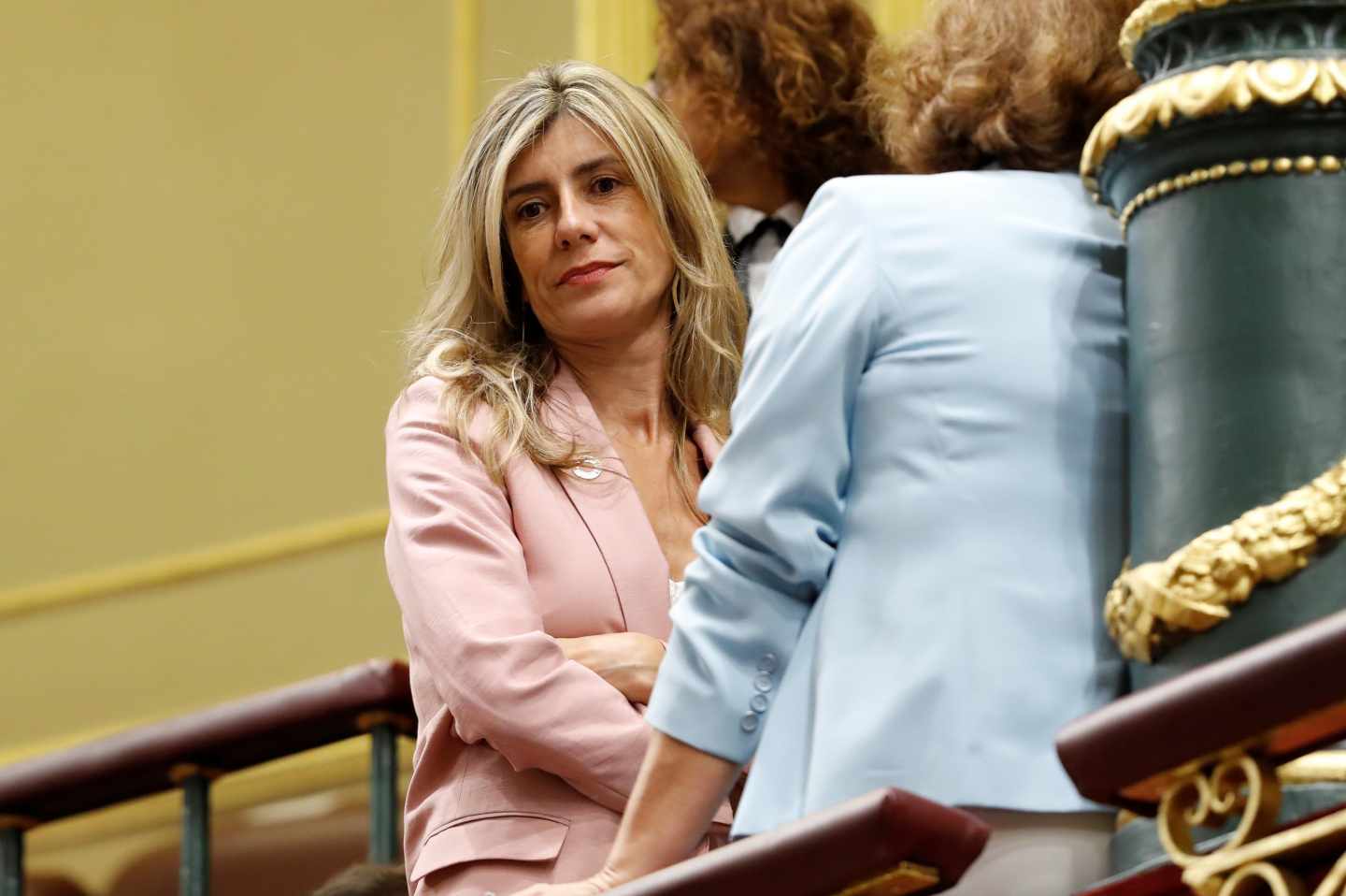 Begoña Gómez, en el palco de invitados durante la sesión de investidura.