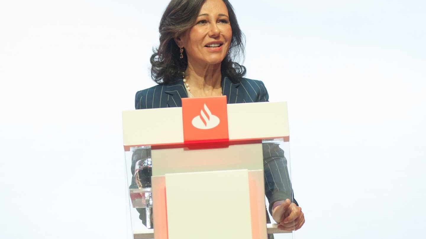 Santander reduce su beneficio un 14% tras asumir los costes de la reestructuración.
