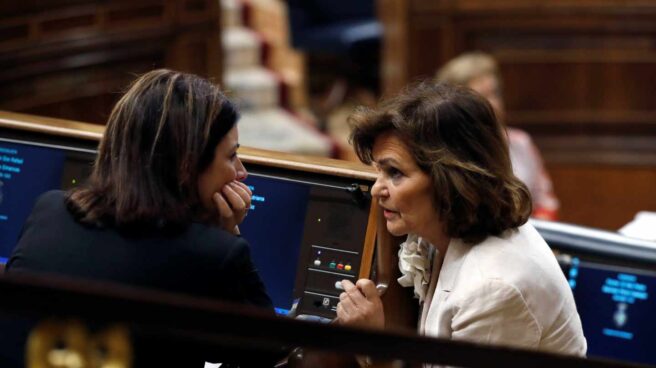 Carmen Calvo y Adriana Lastra, en el Congreso.