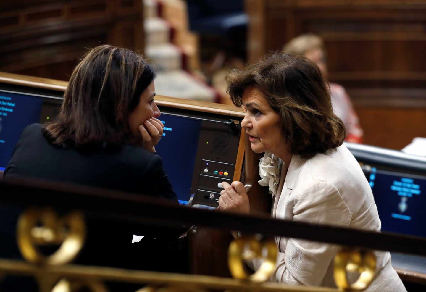 Carmen Calvo y Adriana Lastra, en el Congreso.