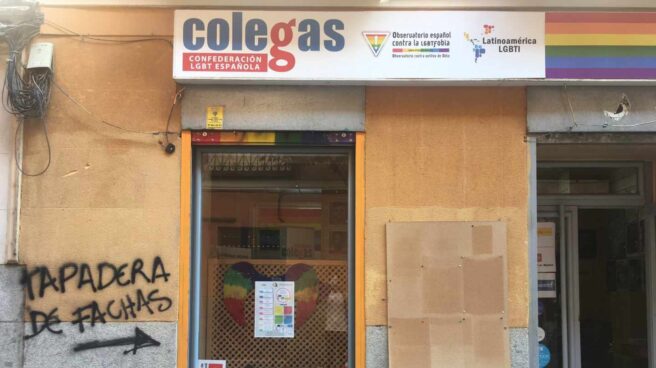 La sede de Colegas en Madrid ha aparecido con la pintada "Tapadera de fachas"