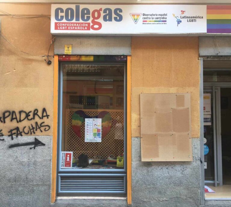 Atacan la sede de una asociación LGTB en Madrid: "Tapadera de fachas"