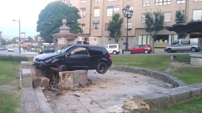 El conductor que estampó su coche es uno de los «mayorinos» del Angliru