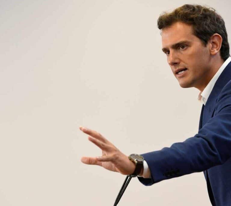 Rivera pide una reunión a Sánchez para defender la Constitución en Cataluña