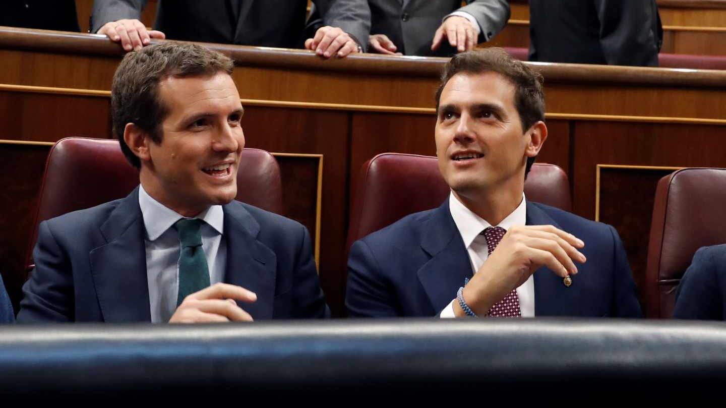 Fotografía de archivo. Albert Rivera y Pablo Casado en el Congreso de los Diputados.