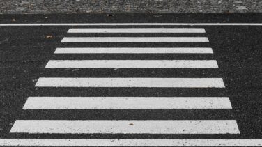 Rompe la cadera a un peatón que le recriminó que no parara en un paso de cebra
