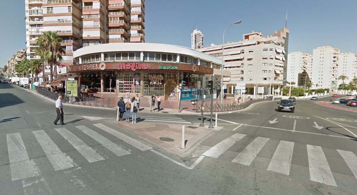 Cruce de las dos avenidas de Benidorm en las que se produjo el robo.