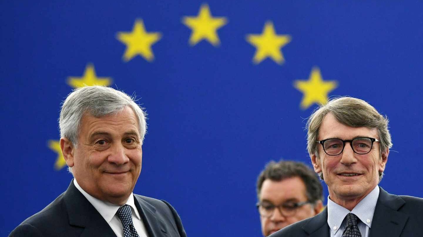 David-Maria Sassoli, junto a su predecesor Antonio Tajani este miércoles en el Parlamento Europeo.