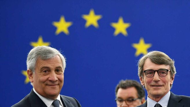 David-Maria Sassoli, junto a su predecesor Antonio Tajani este miércoles en el Parlamento Europeo.