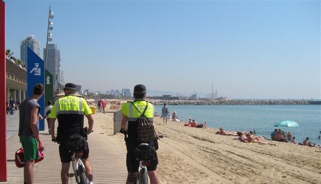 Detienen a dos turistas por violar presuntamente a una mujer en Barcelona