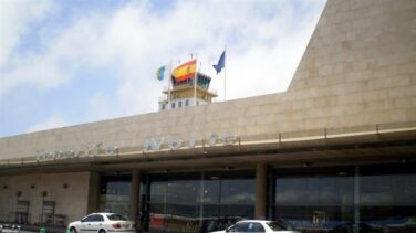 Detenido por tratar de volar con 68 aves escondidas entre espaguetis en dos maletas
