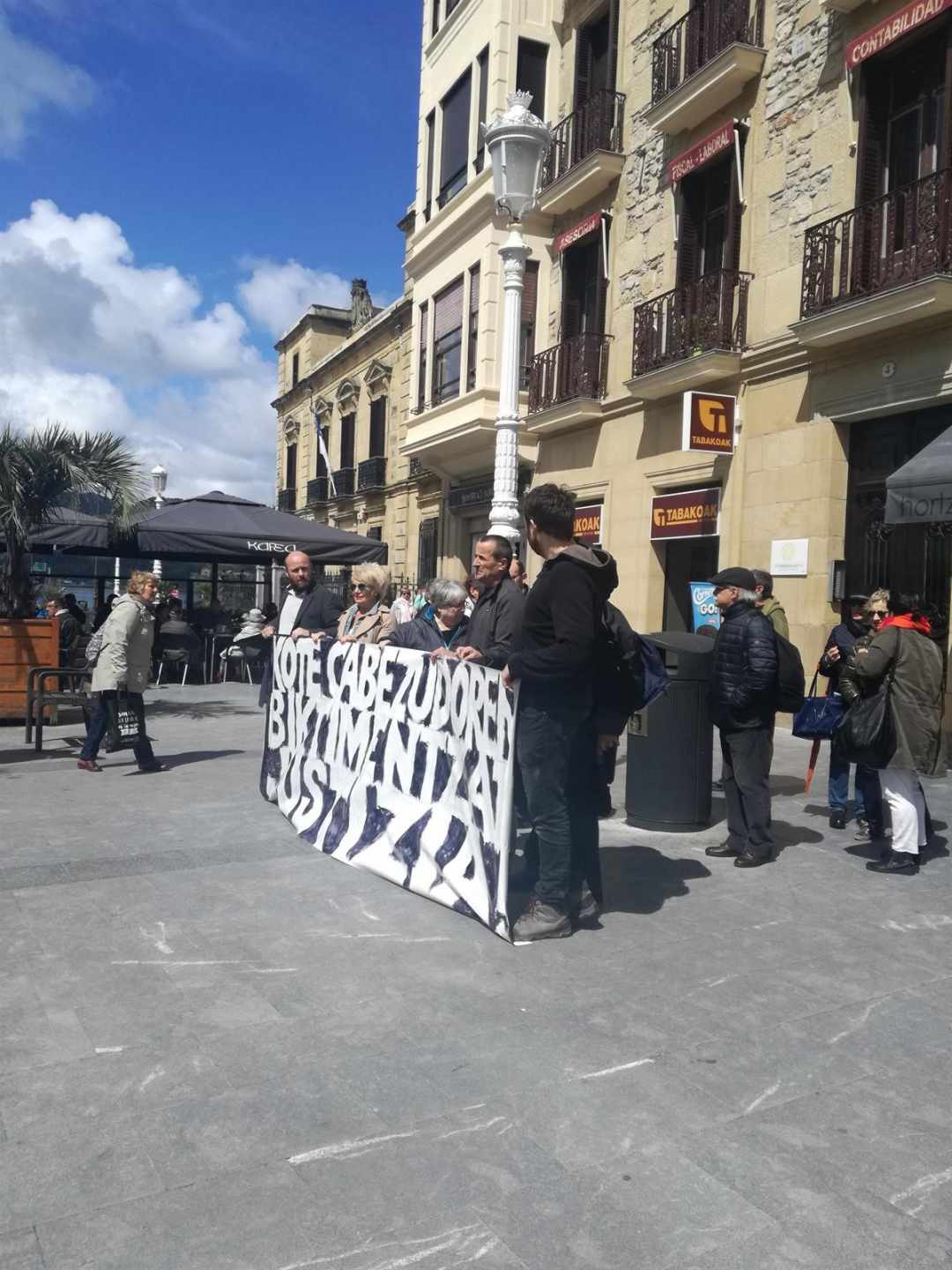 Procesan al fotógrafo vasco Kote Cabezudo por 47 delitos, cuatro de ellos sexuales