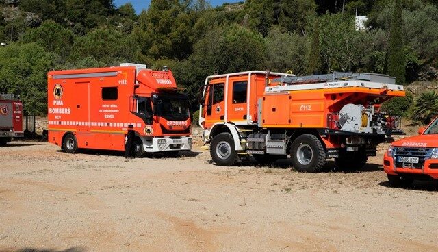 Incendio en una nave de azufre y plásticos en Raimat, Lleida