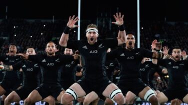 Los All Blacks interpretan su popular haka en el Patio de los Leones de la Alhambra