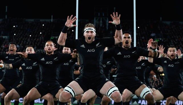 All Blacks interpretando la haka