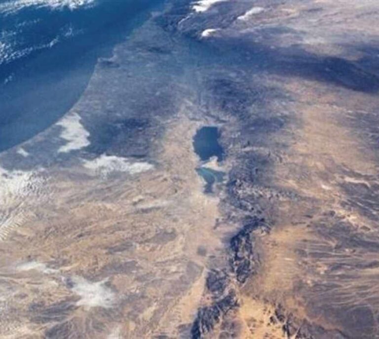 Científicos explican la acumulación de sal en el fondo del Mar Muerto