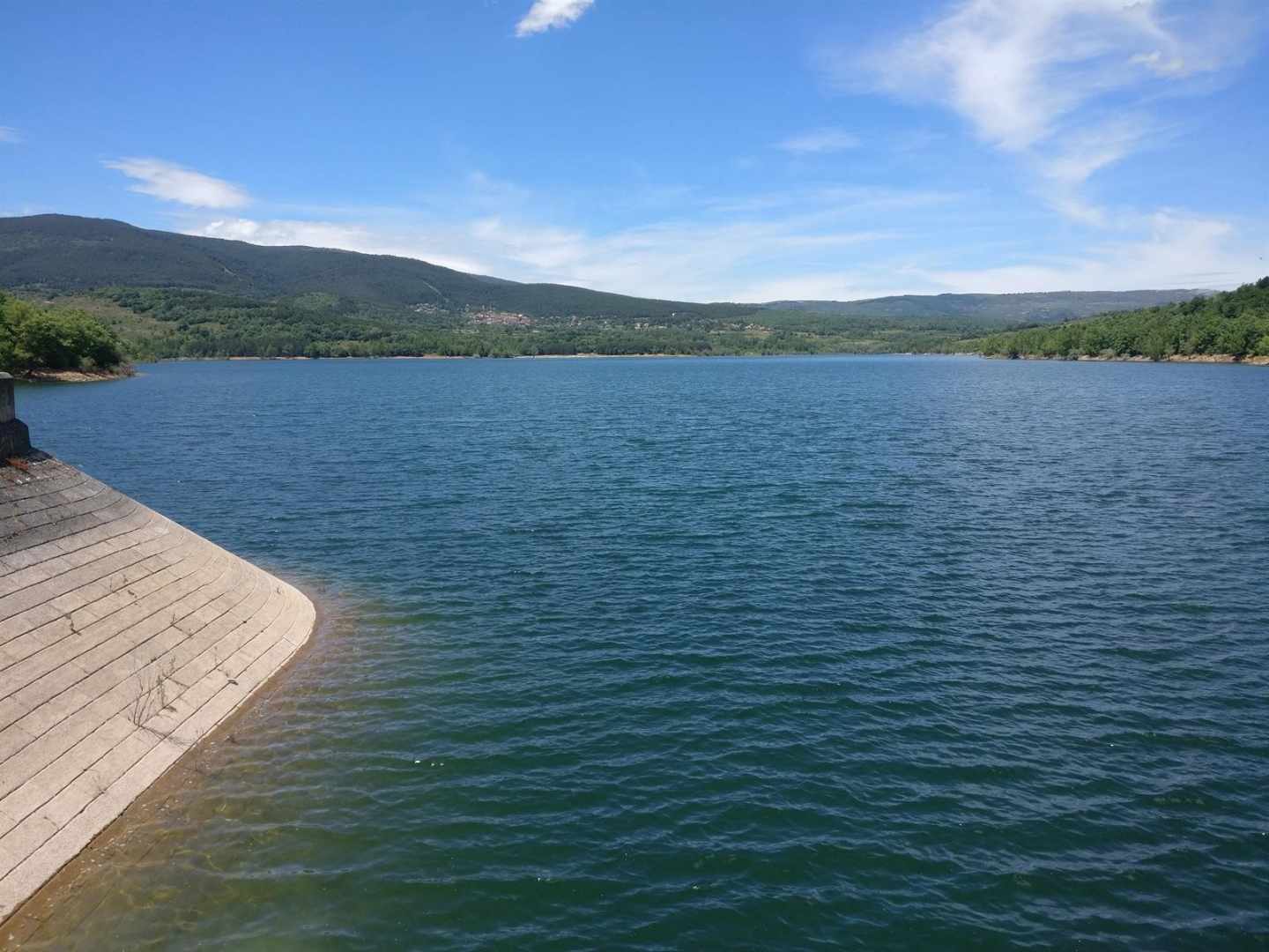 Embalse de González Lacasa en La Rioja