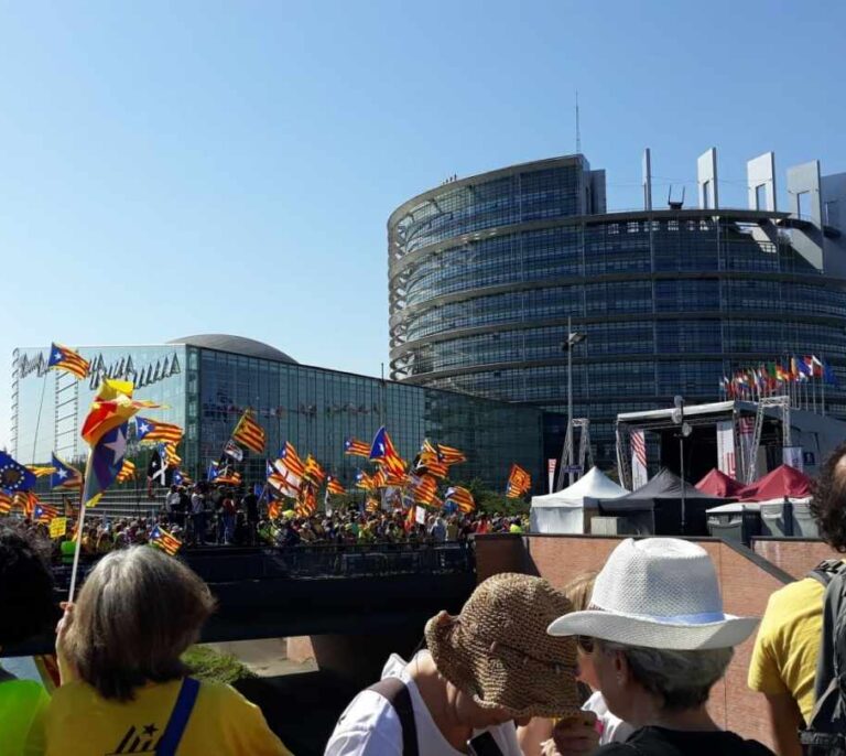 Estrasburgo: 100.000 euros de montaje para una manifestación sin Torra ni Puigdemont