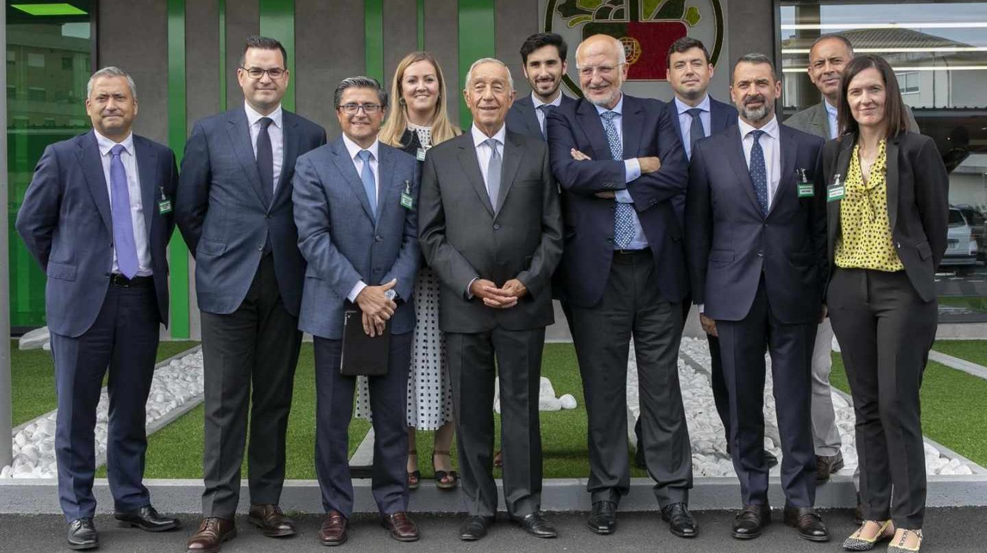 El presidente de Portugal, Marcelo Rebelo de Sousa, junto a Juan Roig y otros responsables de Mercadona.