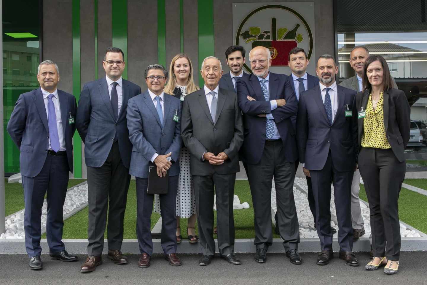 El presidente de Portugal, Marcelo Rebelo de Sousa, junto a Juan Roig y otros responsables de Mercadona.