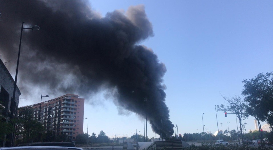 Evacúan el Oceanogràfic de Valencia por un incendio en el interior