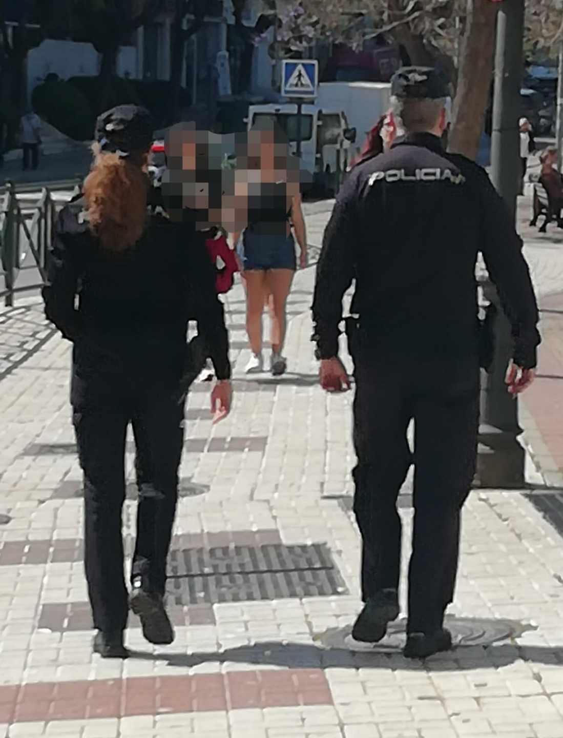 Una pareja de agentes de la Policía Nacional, en acto de servicio.