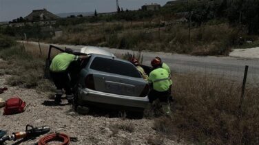 Un herido tras colisionar el turismo que conducía con un camión cisterna en Murcia