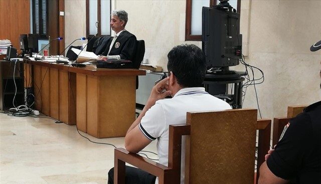 El acusado de distribuir pornografía infantil, abusar de su hija y utilizarla para elaborar vídeos pornográficos